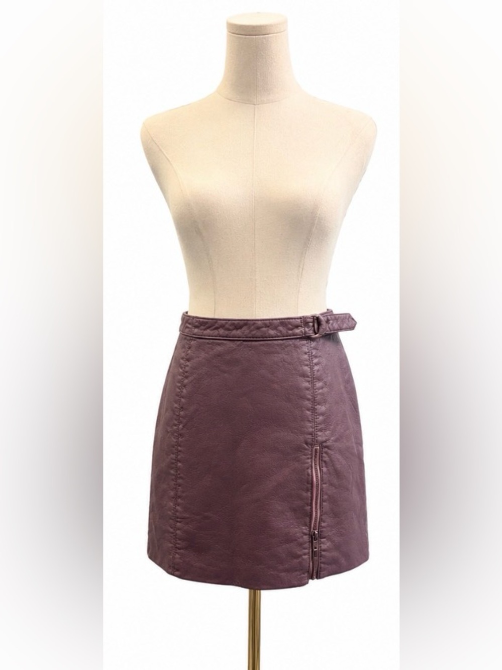 Free People Dusty Mauve Faux Leather Mini Skirt Side Buckle Women’s Size 8